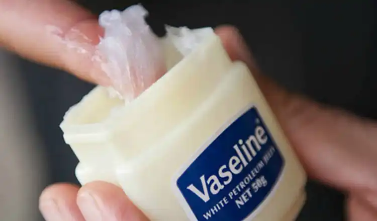 استخدامات الفازلين الصحي